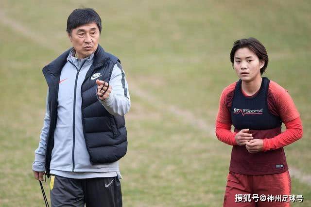 解说：马刺痛失好局 米奇缺乏关键时刻启用新秀弃用老将的魄力